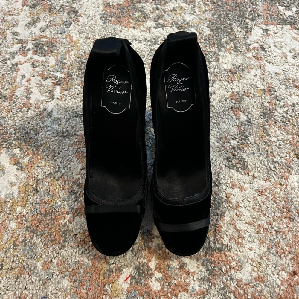 Roger Vivier Black Classic Heels